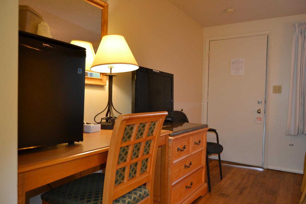 The Ship Motel Alexandria Bay Exterior photo