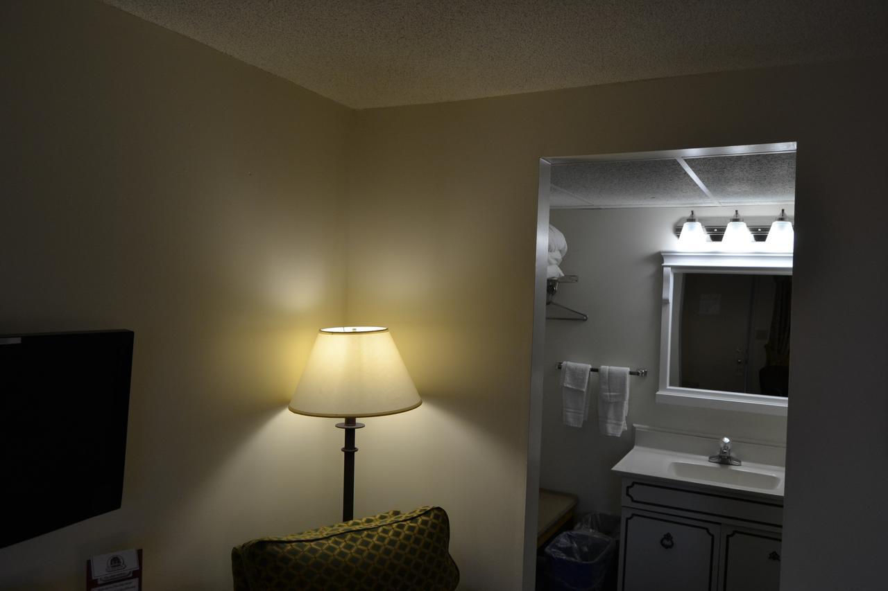 The Ship Motel Alexandria Bay Exterior photo