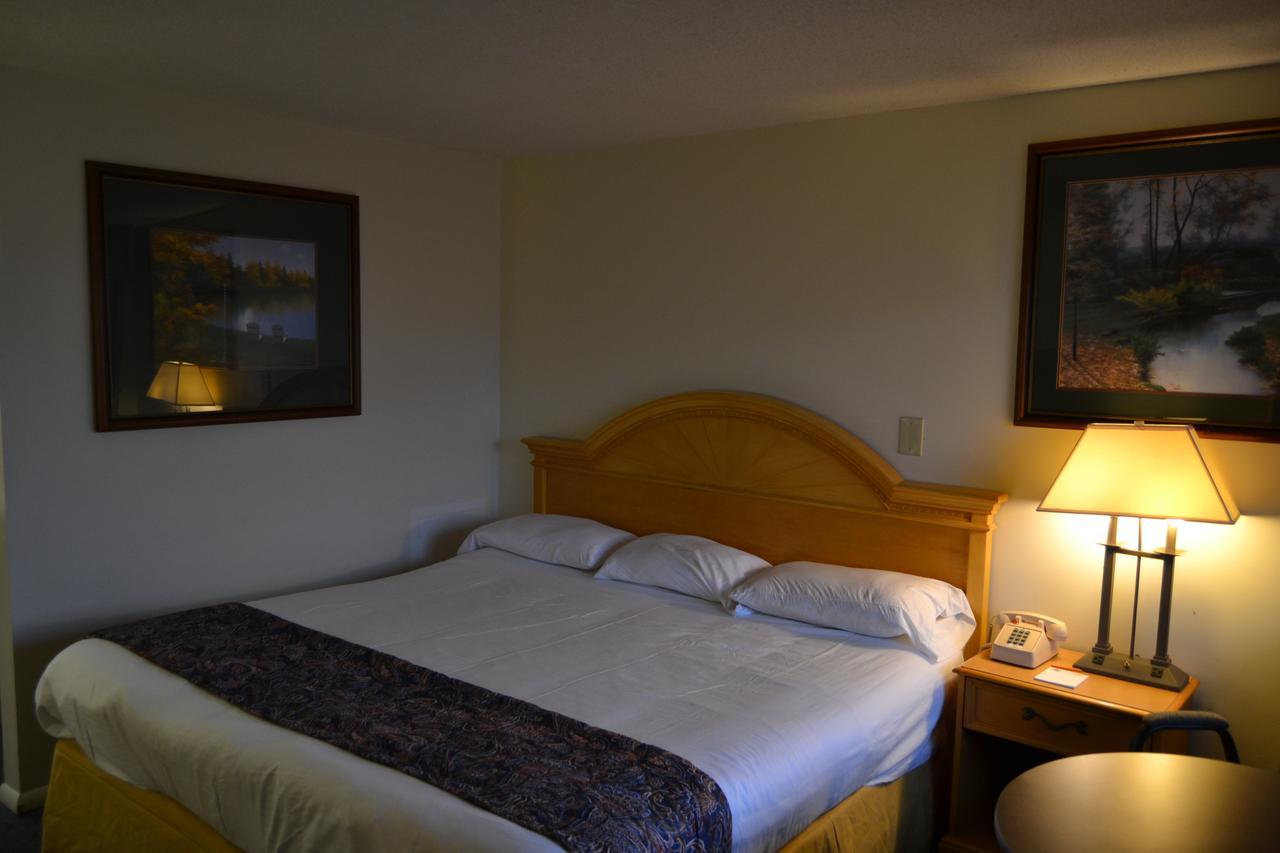 The Ship Motel Alexandria Bay Exterior photo